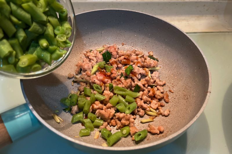 泰式香茅肉末炒豆角粒4.jpg